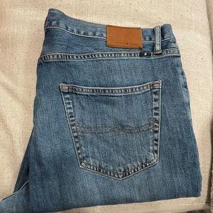 Lucky brand athletic fit men’s jeans